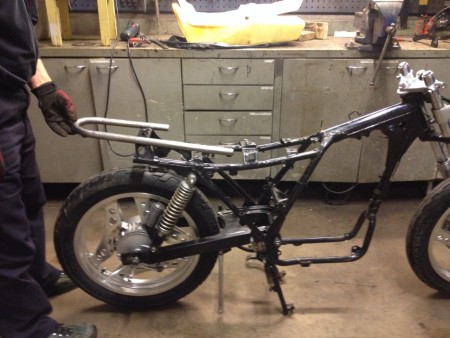 Uus takakaari made by joku paja Naantalissa. Työkaveri lupas hitsata paikalleen.