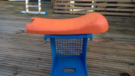 Muotti teipattu ja valmis lasikuidutettavaks. Saa nähdä mitä tulee ku sitäkään ei ennen ole tullut tehtyä.