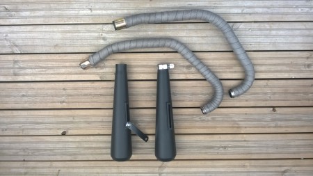 Putket oli sen verraan huonossa kunnossa et vedettiin tollasta "nauhaa" päälle. Uudet olis maksanu liikaa. Uudet äänenvaimentimet maalattii ite mattamustalla.